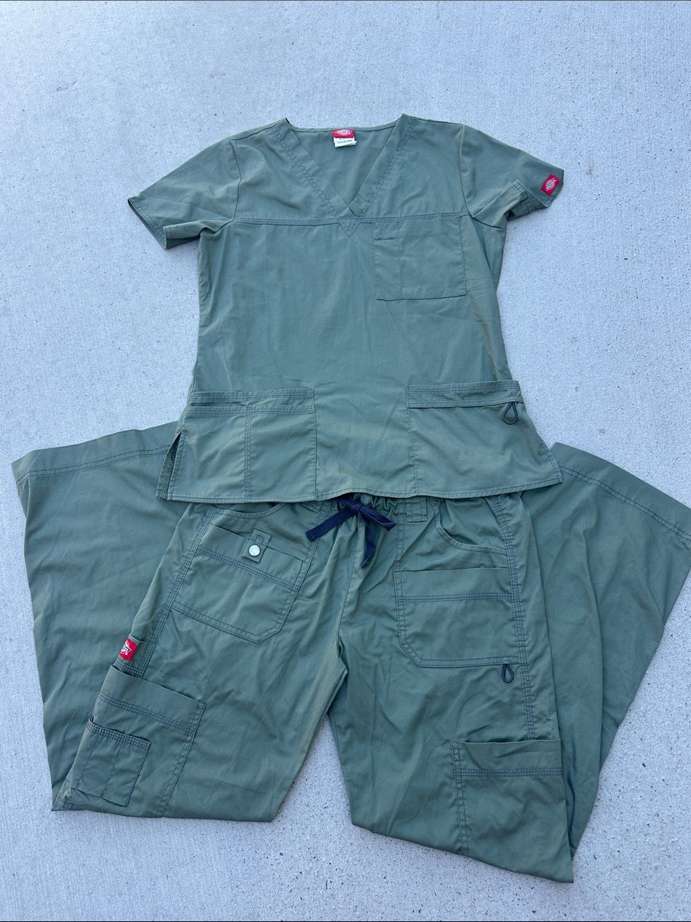 DICKIES Olive Green Women's Utility Scrub Set - V-Neck Top & Cargo Pants Size SM